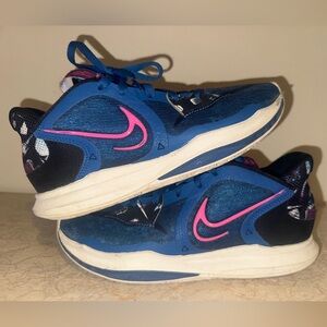 Kyrie 5 Low-Nike Black and Blue Sneakers with Pink Detail